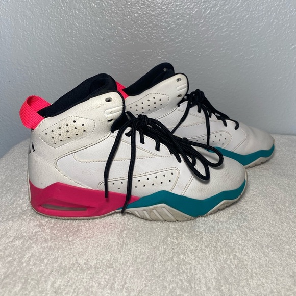 Nike Air Jordans White and Pink Sneakers Retro Design- size 5Y - Picture 3 of 9